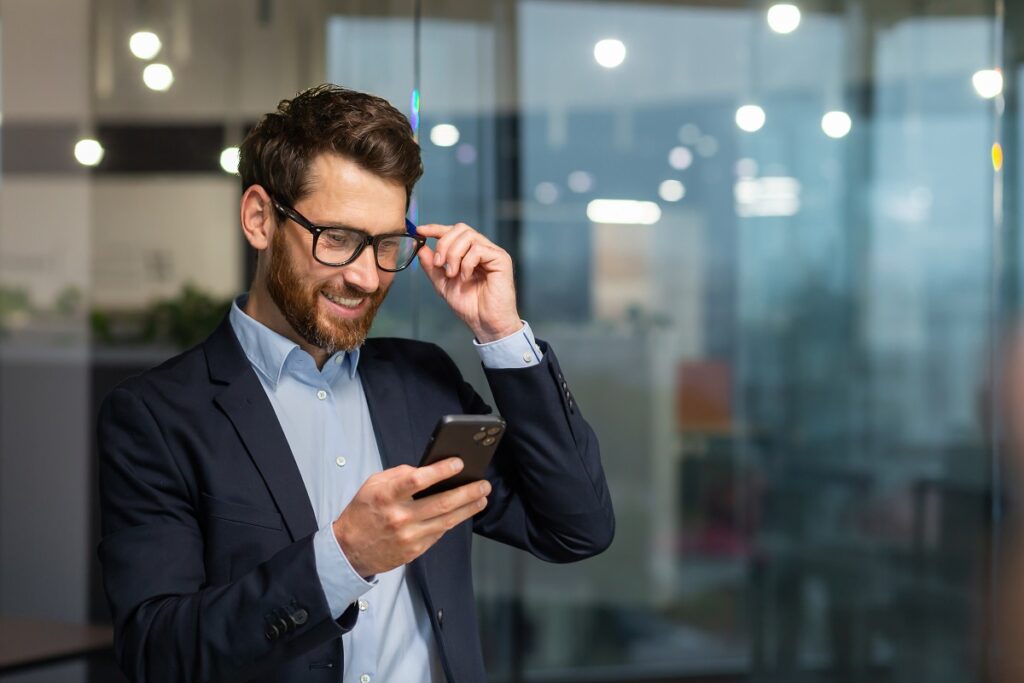 A man using an online faxing app on his smartphone in the office